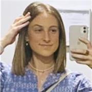 Profesora titulada en Educación Primaria. Menciones en pedagogía terapéutica y educación musical. Alumnos: cursos de primaria